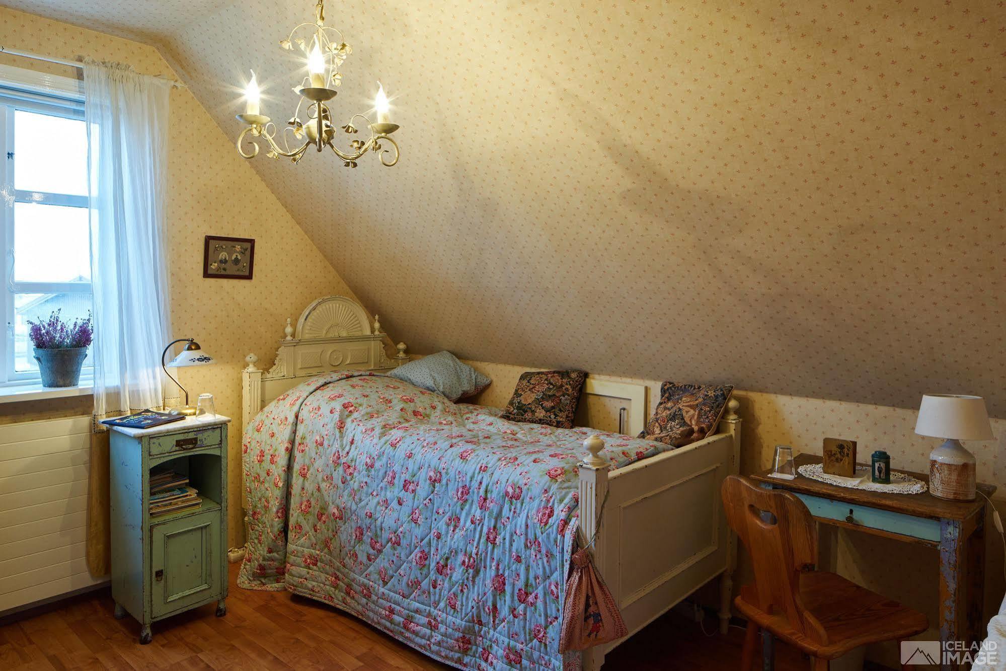 Guesthouse Heba Stokkseyri Bagian luar foto
