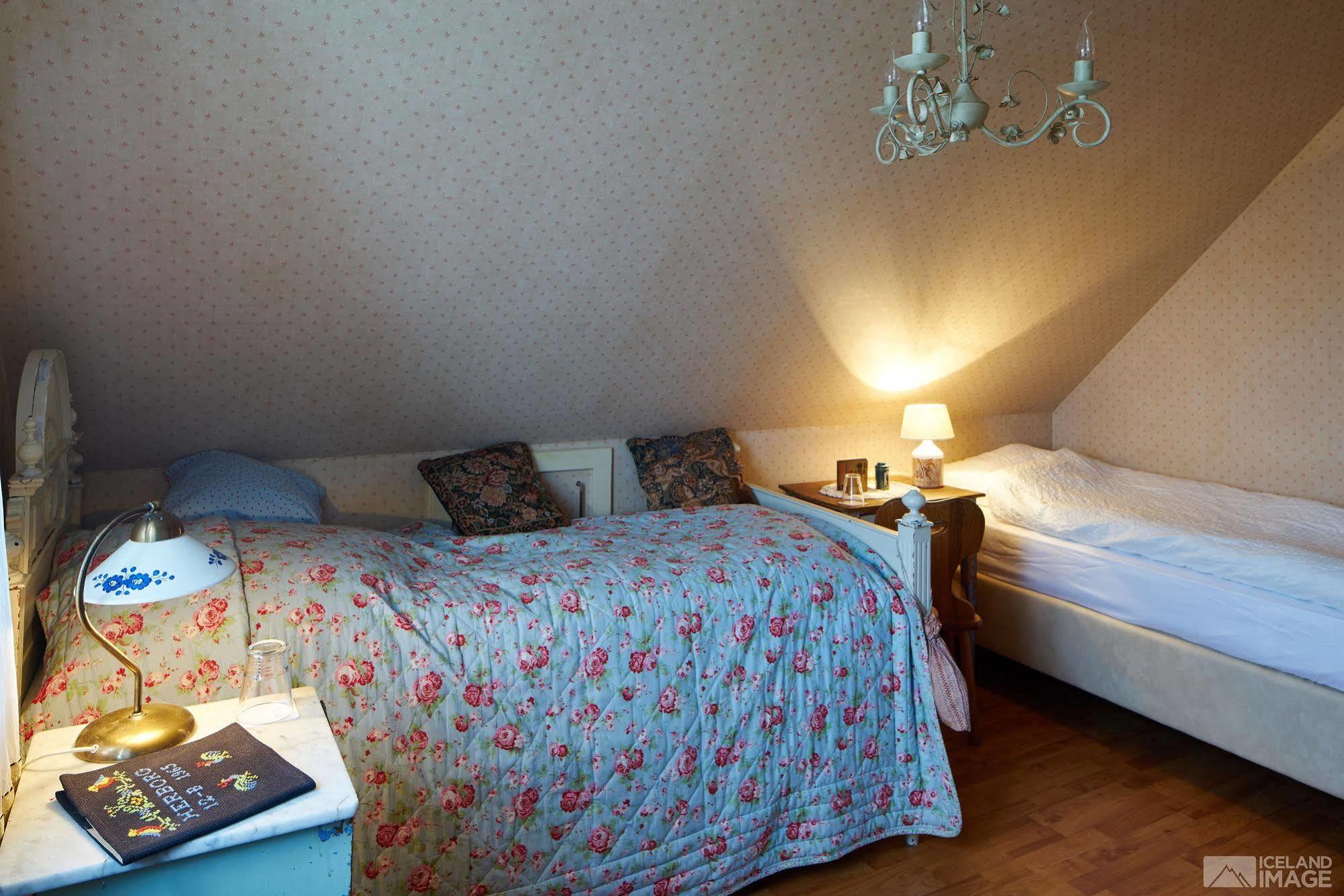 Guesthouse Heba Stokkseyri Bagian luar foto