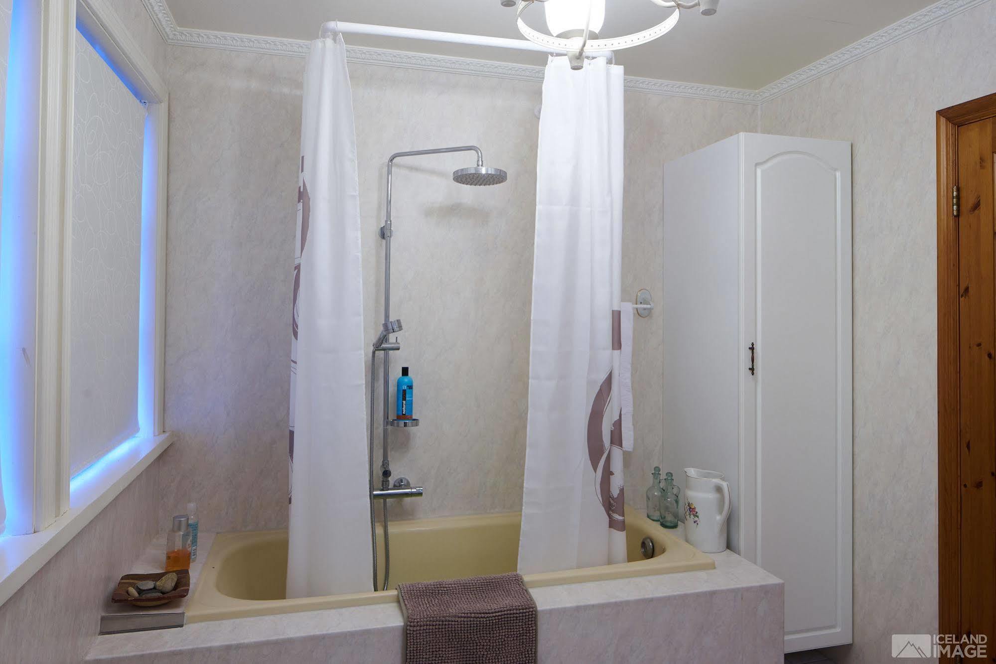 Guesthouse Heba Stokkseyri Bagian luar foto