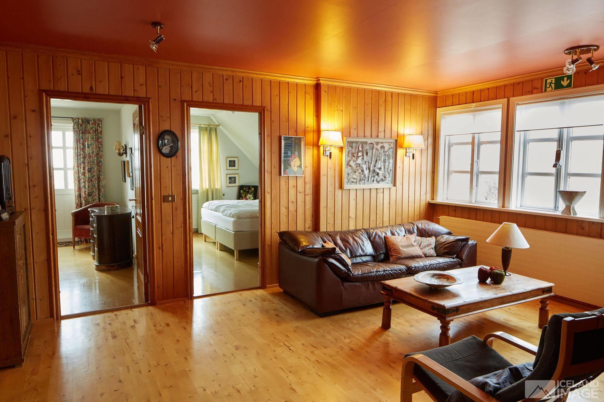 Guesthouse Heba Stokkseyri Bagian luar foto